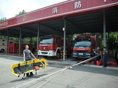 悬崖上的“舞蹈”丨德阳消防开展高角度山岳救援技术培训