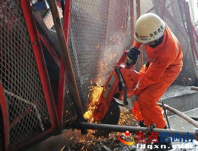 御景园事故续:被压埋死亡4男3女 消防救援扫描(图)