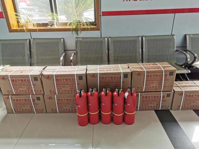 市消防救援大队为我市疫情防控场所配发灭火器材