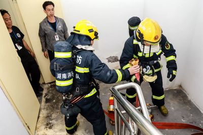 【演练】张家界消防开展高层建筑灭火救援演练