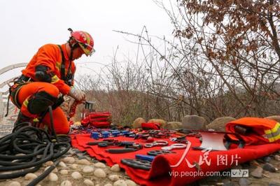 鄂西北片区举行山岳救援演练