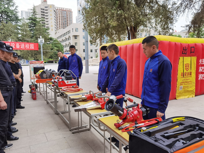 “安全生产月”期间保卫处 开展消防救援设备进校园活动