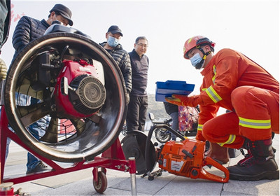 “雷锋”在行动
