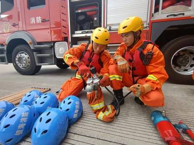 宁波市消防救援支队全力投入台风“灿都”救援工作!