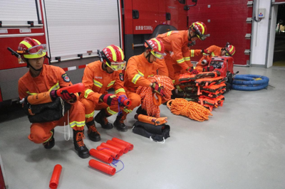 强降雨来临,深圳消防积极做好抗洪抢险准备工作