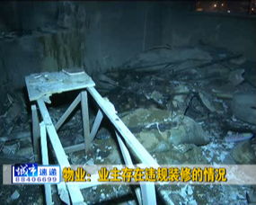 26楼高层突发火情 消防破拆房门灭火