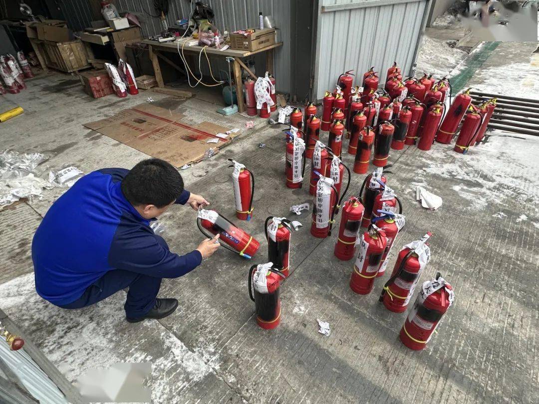 佳木斯市消防救援支队开展手提式干粉灭火器专项质量监督检查.