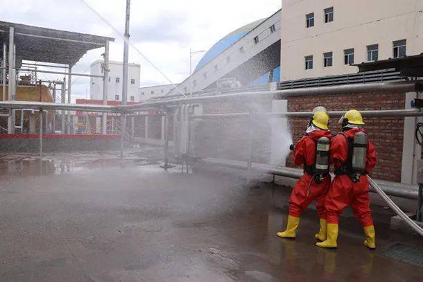 液氨泄漏怎么办?且看鄂温克电厂联合应急演练_人员