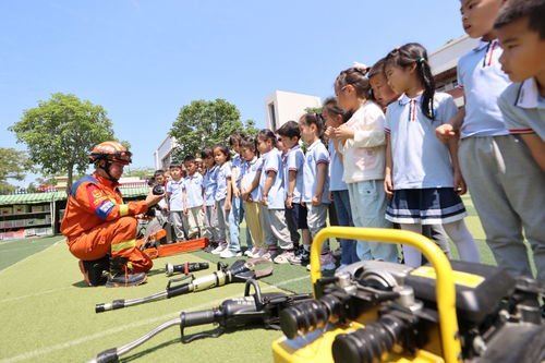 翔安区消防救援大队消防员介绍消防器材装备的用途