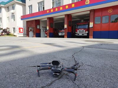 韶山多部门合力灭山火 无人机助阵