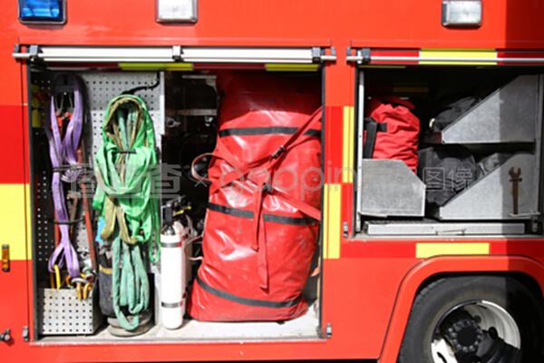 救援设备被装在消防车内
