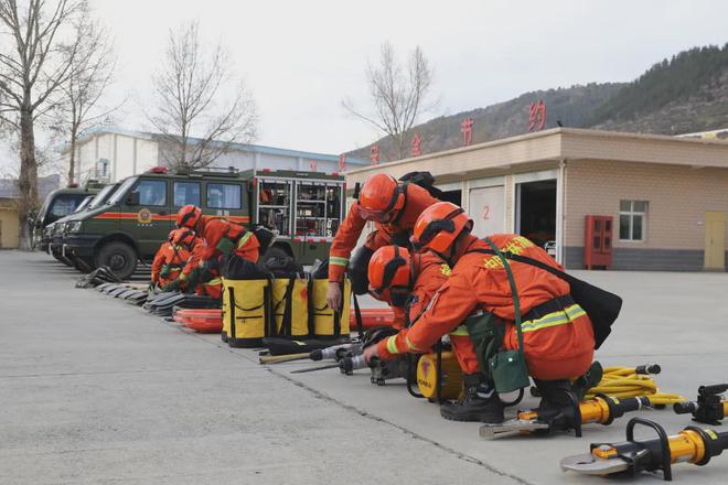 迭部县森林消防大队 严密组织低温雨雪冰冻灾害救援准备工作