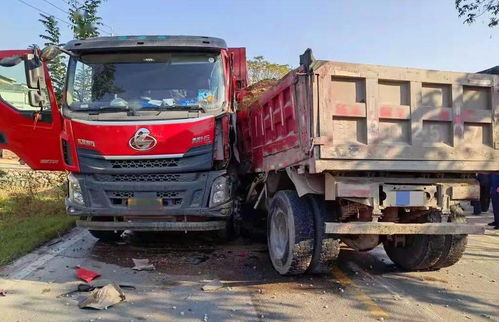 惊险！赣州一大货车侧翻致驾驶室严重变形，消防救援迅速出动